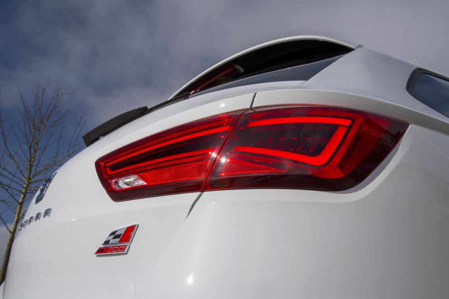 Детали экстерьера Seat Leon ST Cupra 300 2017 года  (UK) (фото 22 из 40)